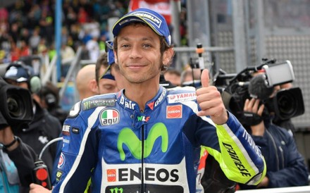 Valentino Rossi rinnova contratto con Yamaha